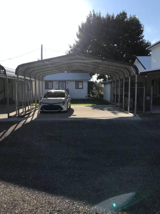 Cozy Cottage House B With Double Carport ทวินฟอลส์ ภายนอก รูปภาพ