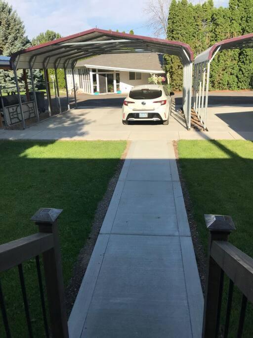Cozy Cottage House B With Double Carport ทวินฟอลส์ ภายนอก รูปภาพ